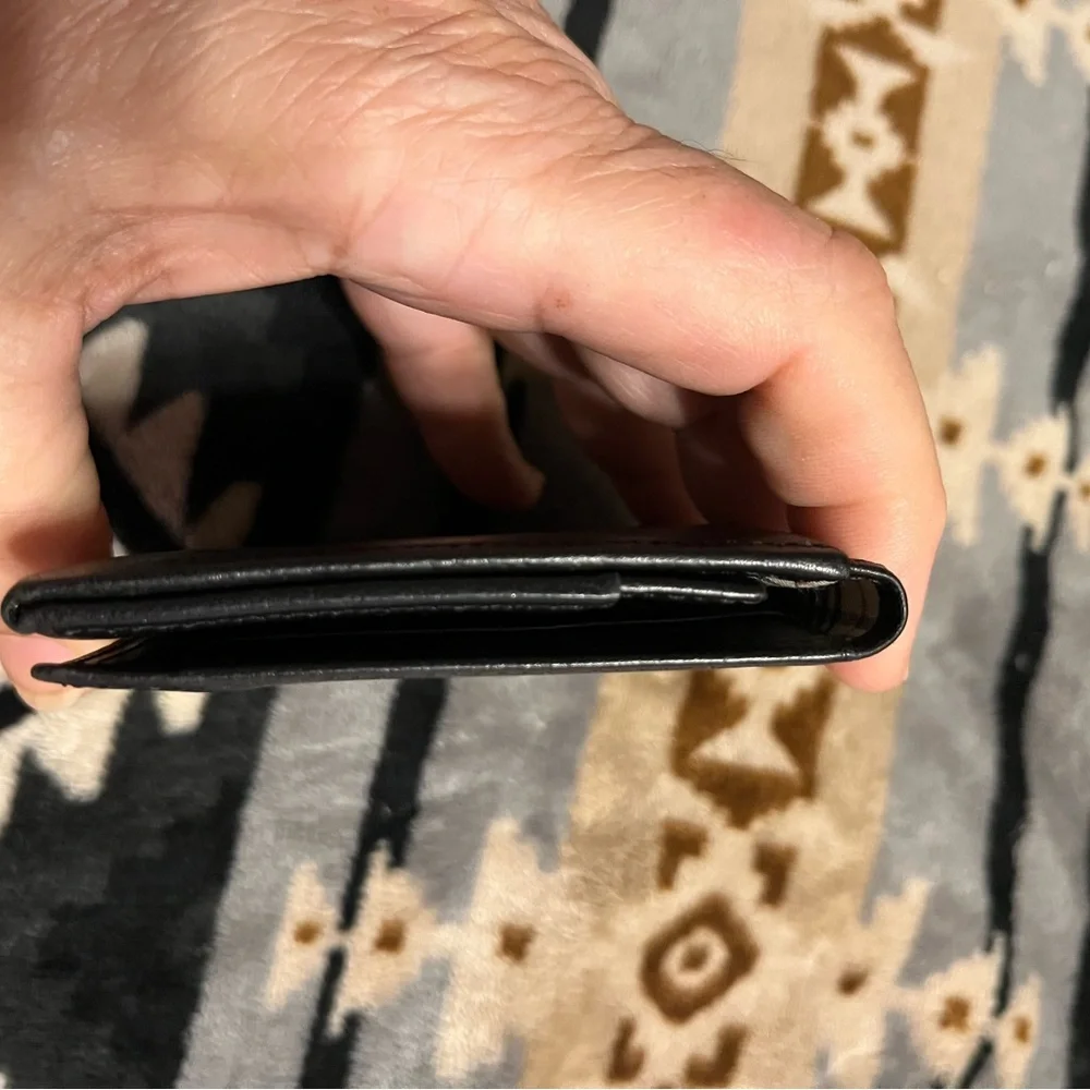 Burberry EUC Vintage Men’s Black Leather Wallet with Gold Accent - Picture 8 of 14